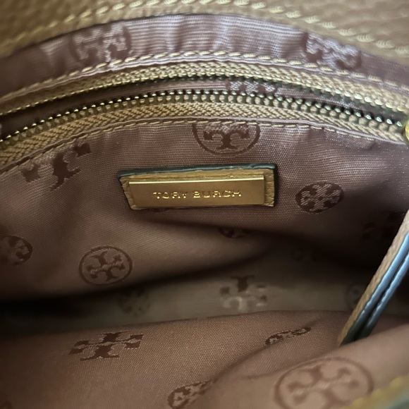 🎉Host pick!🎉{Tory Burch} Britten Flap Shoulder bag - Picture 9 of 11